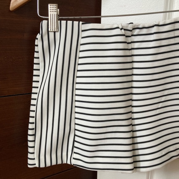 Black and white striped shorts - Picture 2 of 4